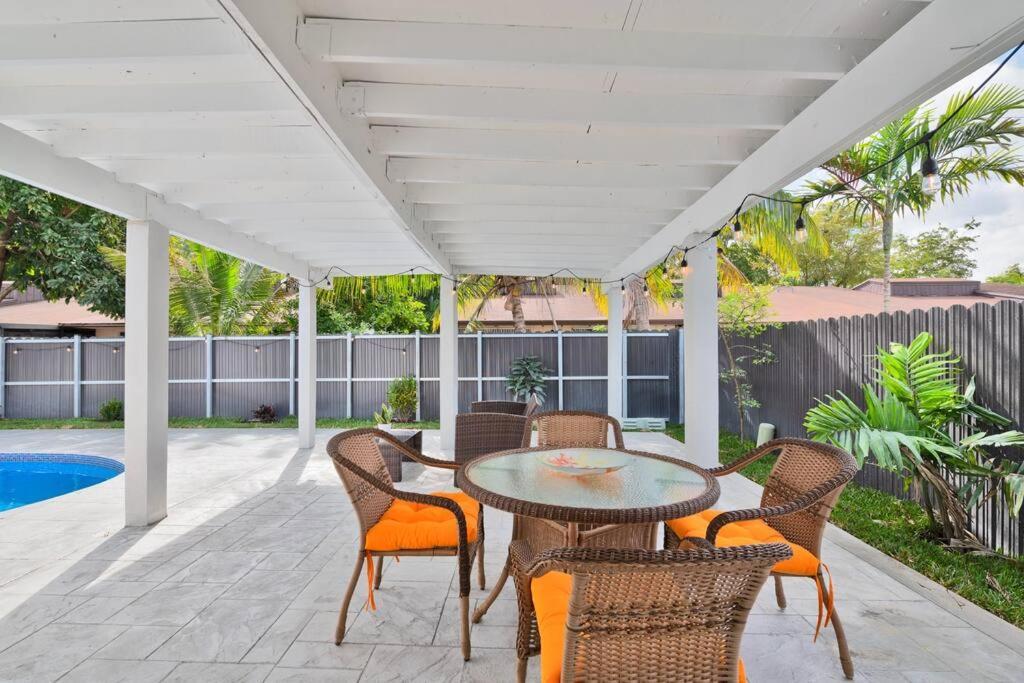 Spacious 4 Bedrooms, 2 Bathroom House With Pool Miramar Exterior foto