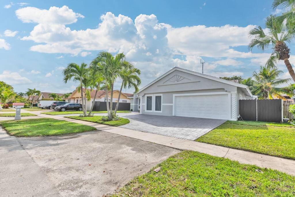 Spacious 4 Bedrooms, 2 Bathroom House With Pool Miramar Exterior foto